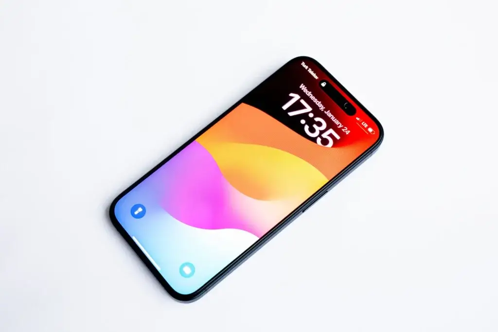 كل ما تحتاج معرفته عن شاشة OLED والفرق بينها وبين شاشة AMOLED في الهواتف الذكية 3 OLED Display 2